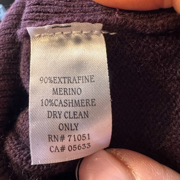 Women's SWTR V-Neck a touch of cashmere Sweater - Burgundy NWT - Picture 5 of 8